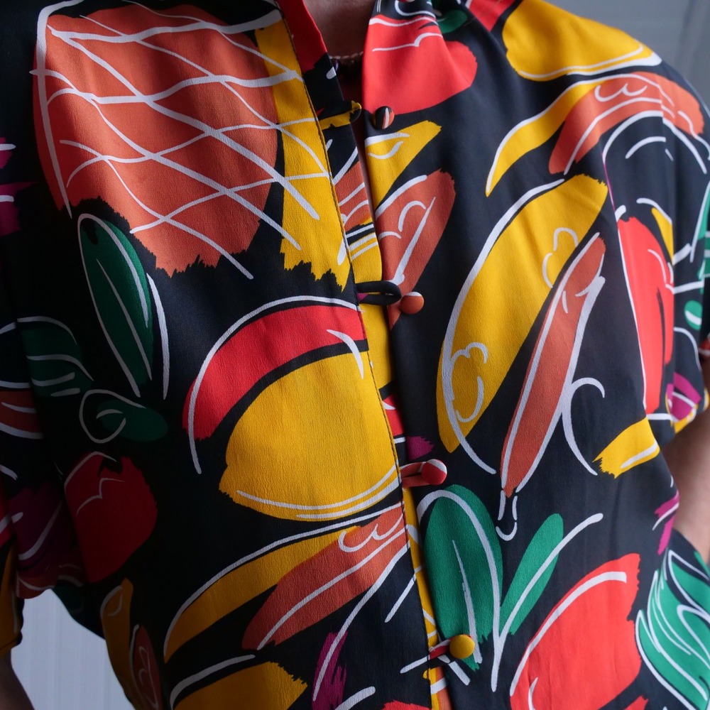 Fun vintage 80s Carole Little for Saint Tropez fruit print silk cropped blouse - Picture 2 of 8